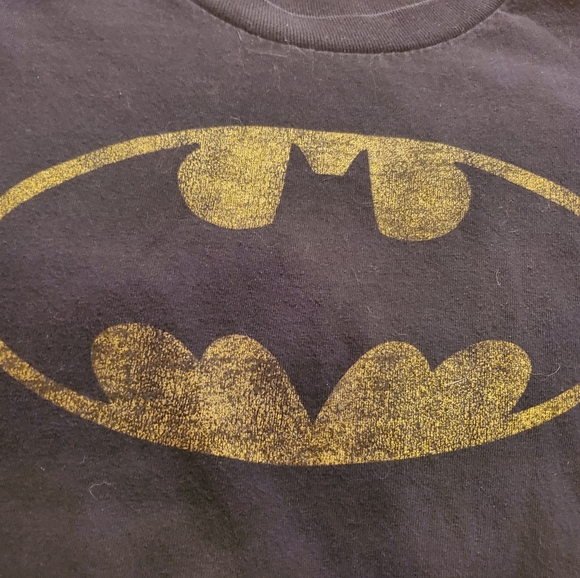 Batman black and yellow/gold t-shirt size Medium - Picture 2 of 4